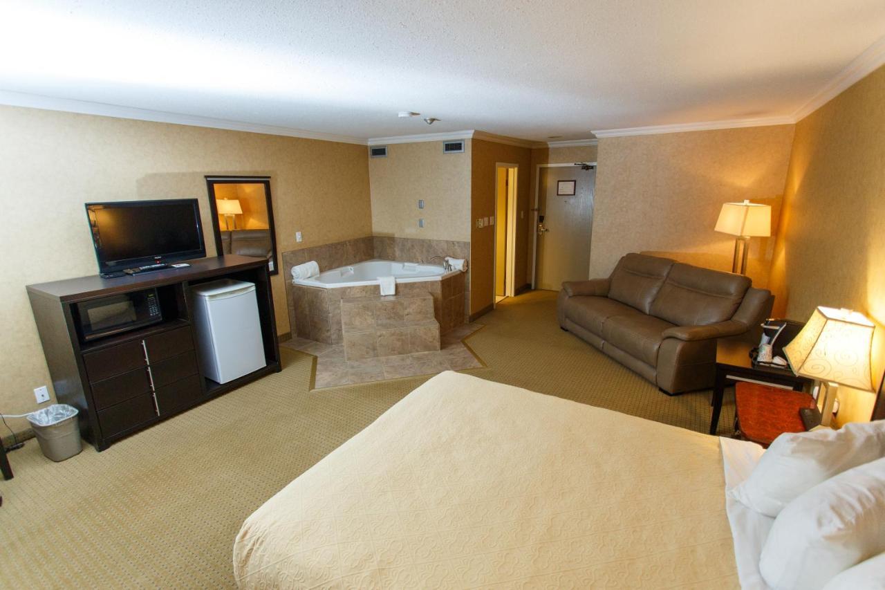 The George Dawson Inn & Conference Centre Dawson Creek Bagian luar foto