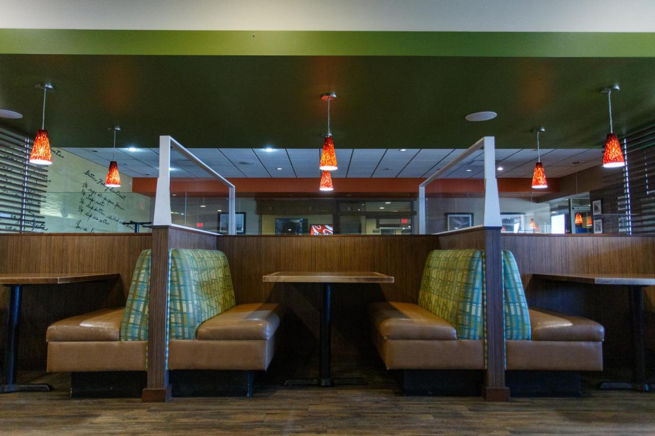The George Dawson Inn & Conference Centre Dawson Creek Bagian luar foto
