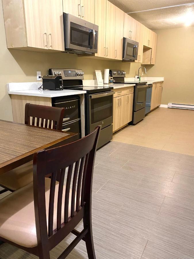 The George Dawson Inn & Conference Centre Dawson Creek Bagian luar foto