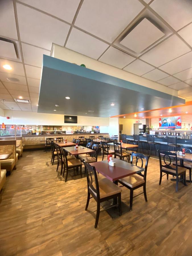 The George Dawson Inn & Conference Centre Dawson Creek Bagian luar foto
