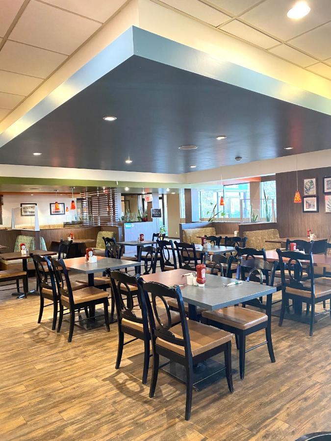 The George Dawson Inn & Conference Centre Dawson Creek Bagian luar foto