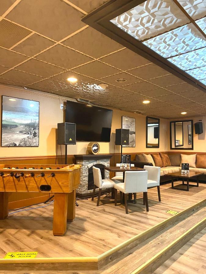 The George Dawson Inn & Conference Centre Dawson Creek Bagian luar foto