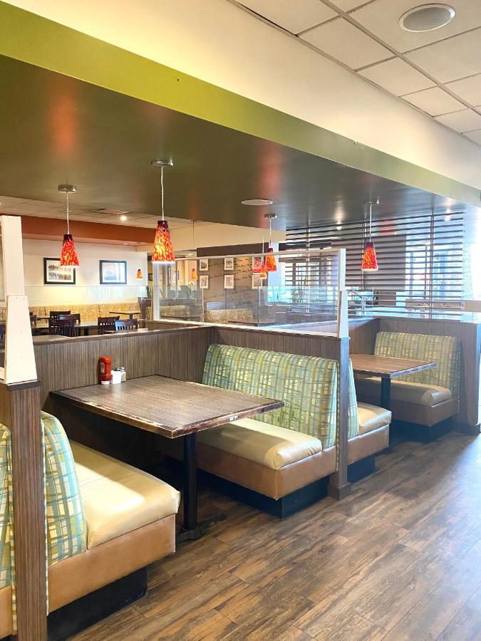 The George Dawson Inn & Conference Centre Dawson Creek Bagian luar foto