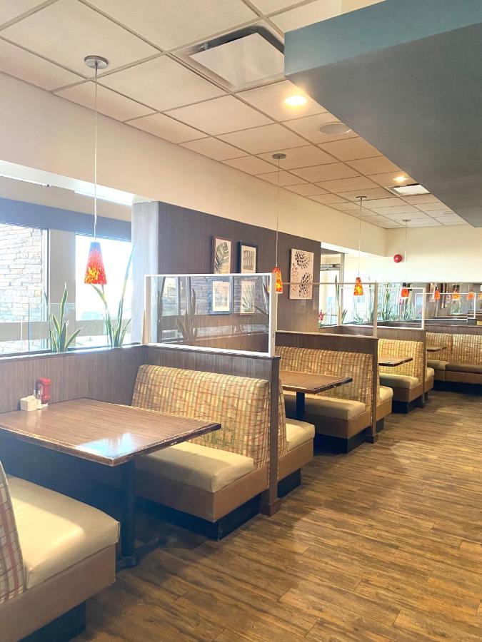 The George Dawson Inn & Conference Centre Dawson Creek Bagian luar foto