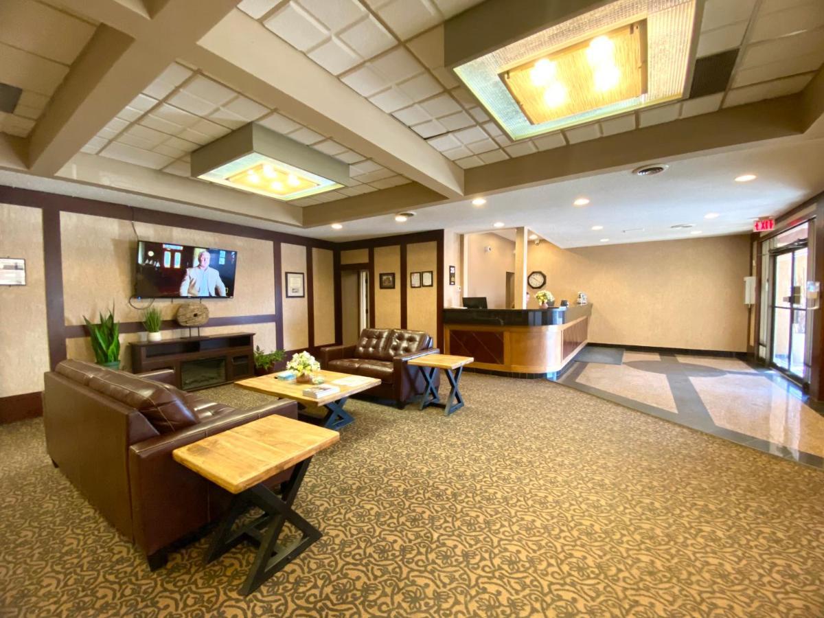 The George Dawson Inn & Conference Centre Dawson Creek Bagian luar foto