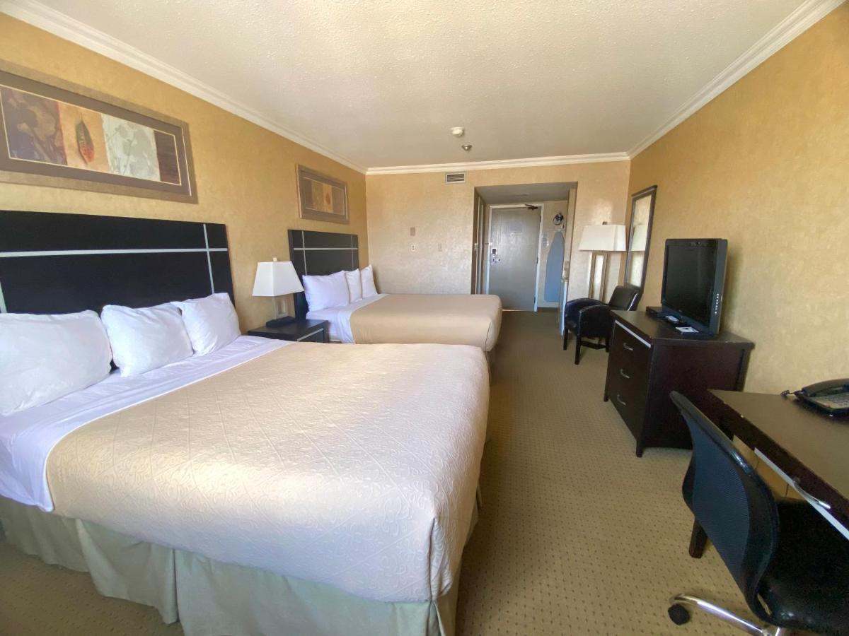 The George Dawson Inn & Conference Centre Dawson Creek Bagian luar foto