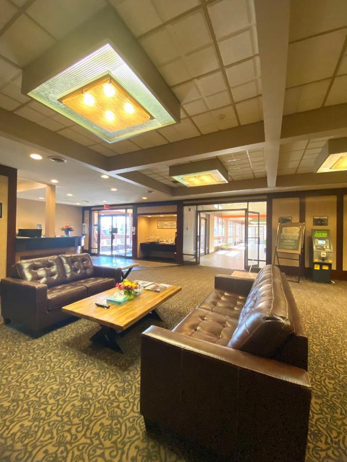 The George Dawson Inn & Conference Centre Dawson Creek Bagian luar foto
