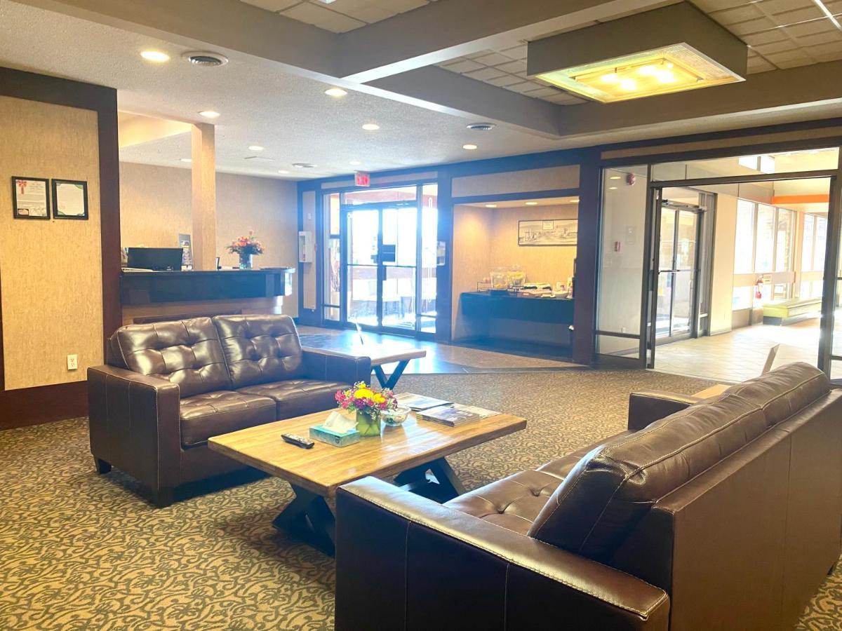 The George Dawson Inn & Conference Centre Dawson Creek Bagian luar foto