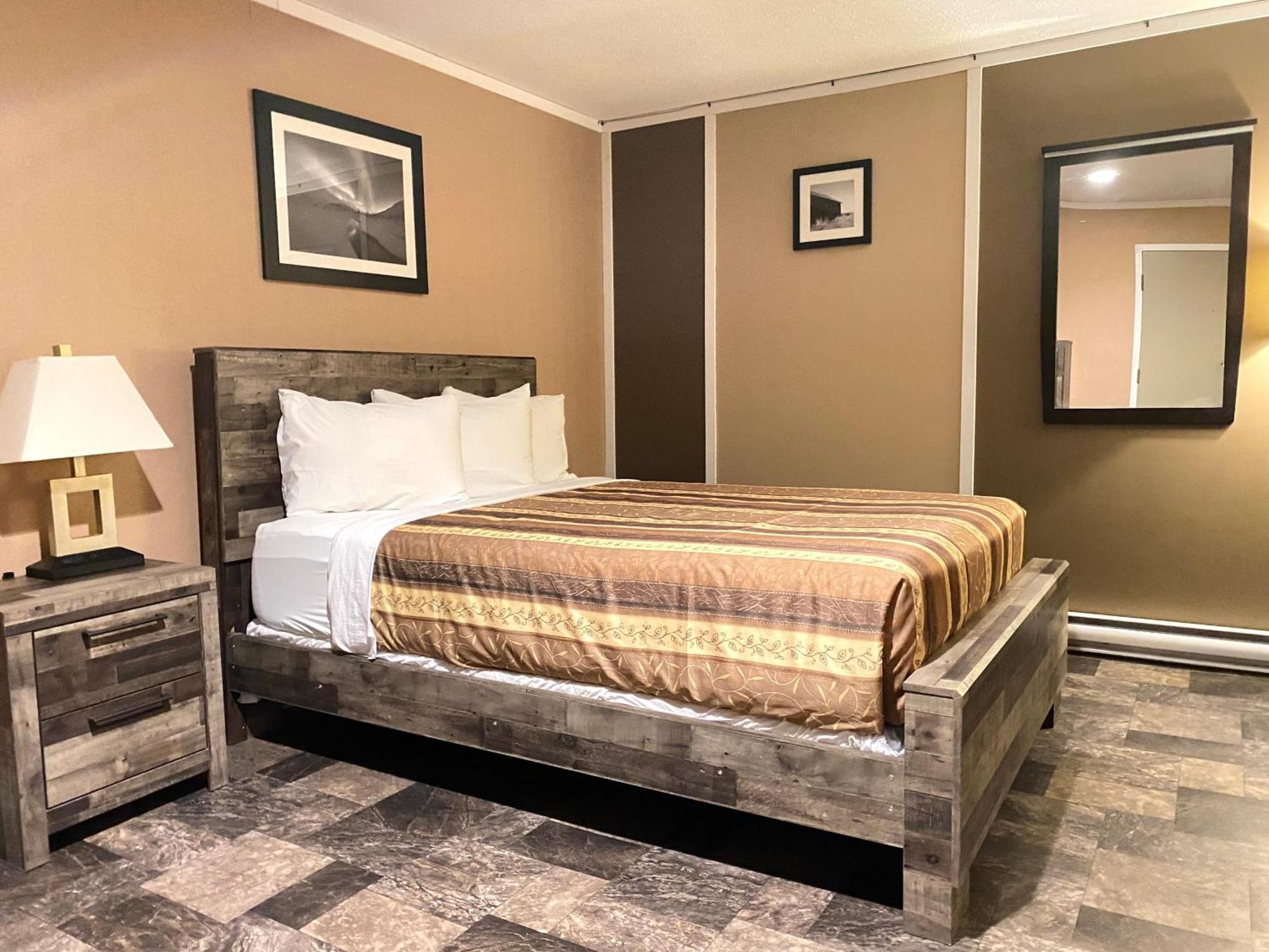 The George Dawson Inn & Conference Centre Dawson Creek Bagian luar foto