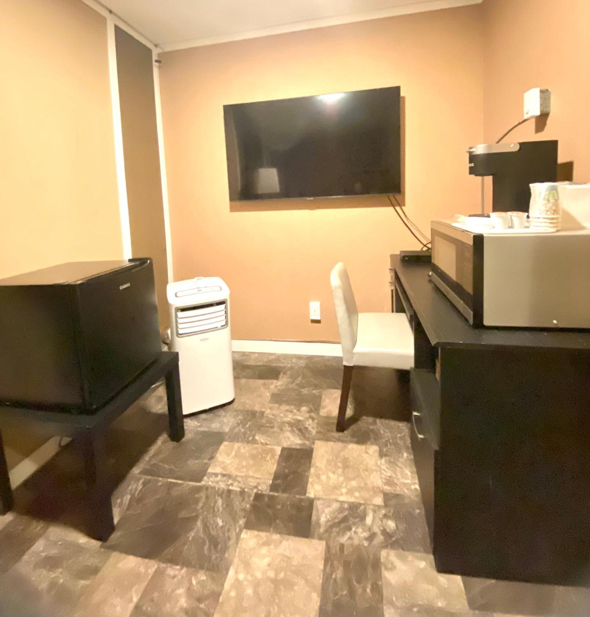 The George Dawson Inn & Conference Centre Dawson Creek Bagian luar foto