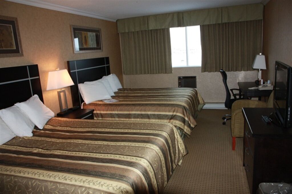 The George Dawson Inn & Conference Centre Dawson Creek Bagian luar foto