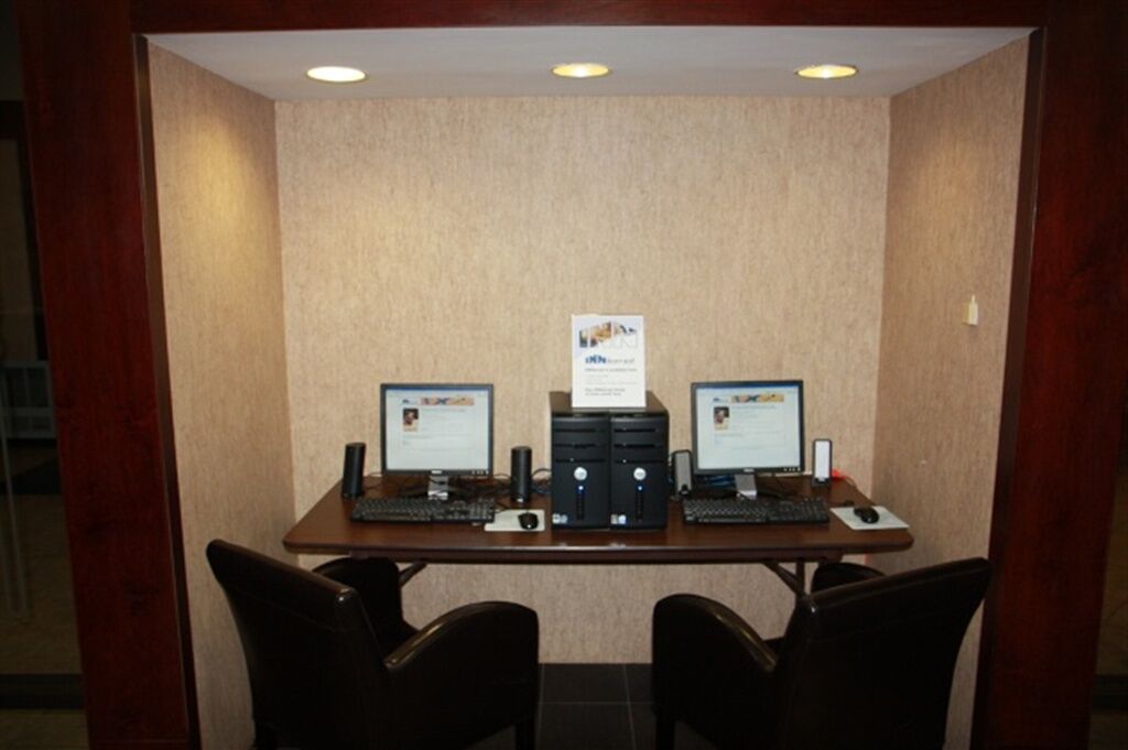 The George Dawson Inn & Conference Centre Dawson Creek Bagian luar foto